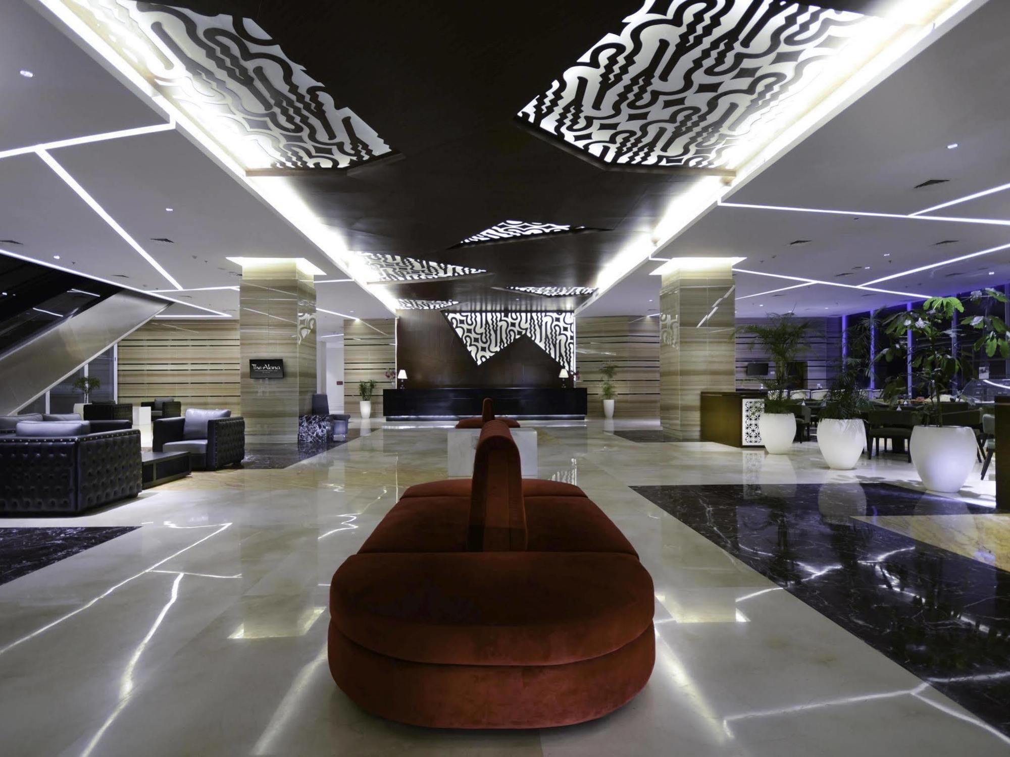 The Alana Hotel & Convention Center Solo By Aston Zewnętrze zdjęcie